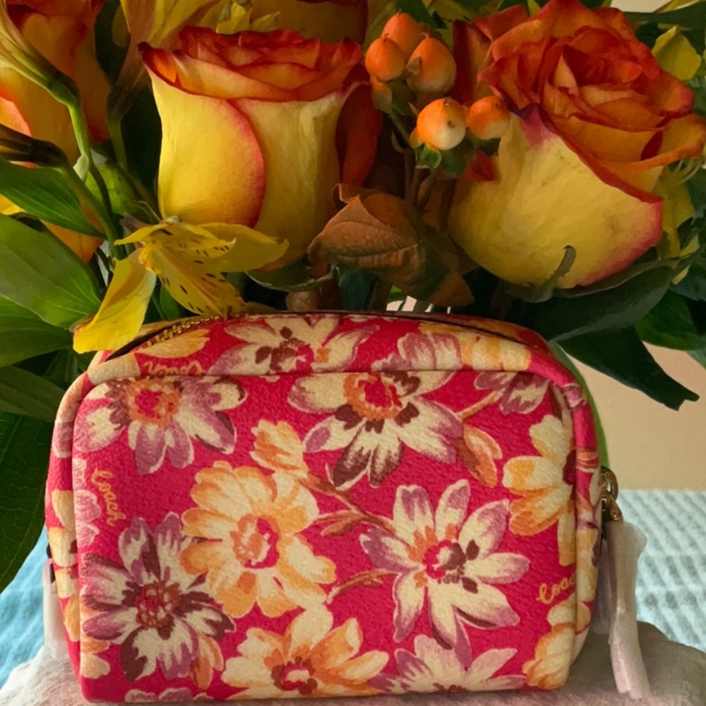 💐 COACH MINI COSMETIC CASE WITH DAISY PRINT 💐 - Picture 7 of 16